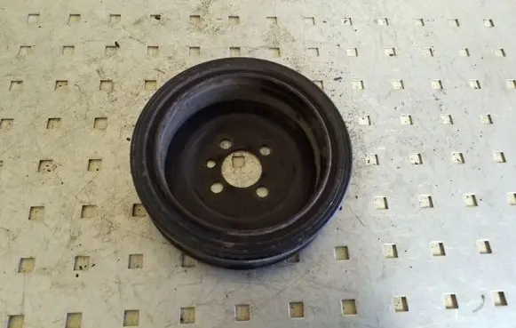 Volkswagen Polo IV 9N3 Crankshaft pulley 036105243