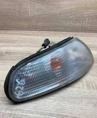 Mazda 626 Front indicator light 21061612 RightSide