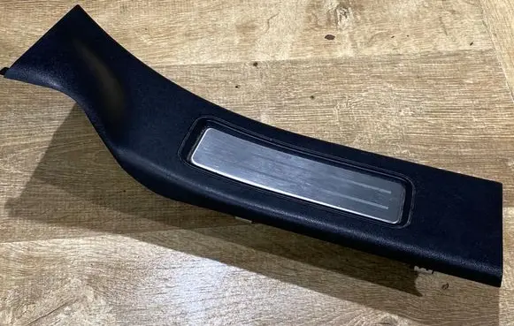 Land Rover Discovery 5 Rear sill trim cover HY3213245BC 186205242