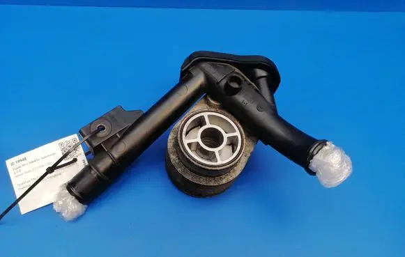 Oil filter mounting bracket