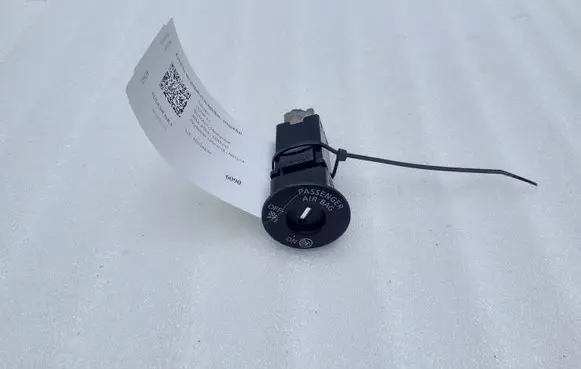 Nissan Pulsar Passenger airbag on/off switch 14818SD