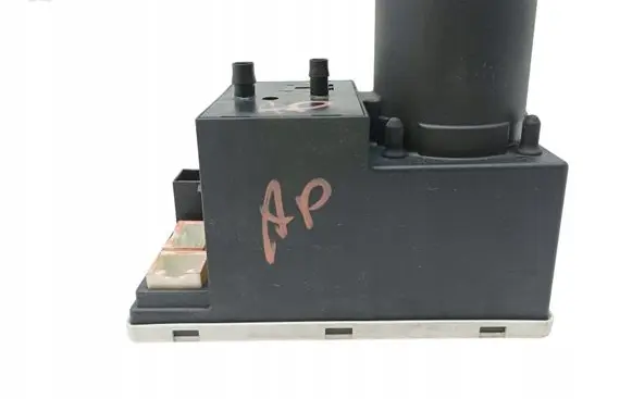 Audi A4 S4 B5 8D Central locking vacuum pump 8D0862257