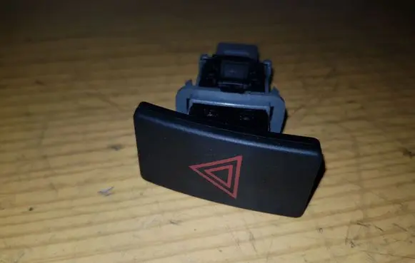 Toyota Avensis T270 Hazard light switch 15B279