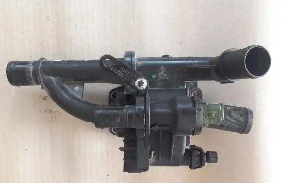 Peugeot Expert Thermostat/thermostat housing