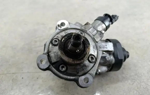 KIA Stonic Fuel injection high pressure pump 331002A600