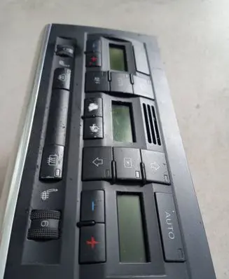 Audi A4 S4 B6 8E 8H Central console control unit 0398099 8E0820043A