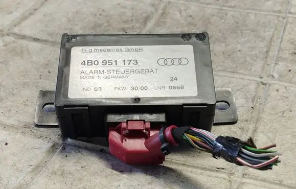 Audi A6 S6 C5 4B Alarm control unit/module 4B0951173