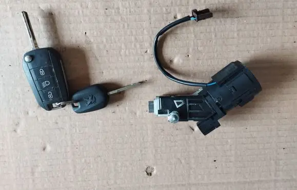 Peugeot 2008 I Ignition lock 96762547