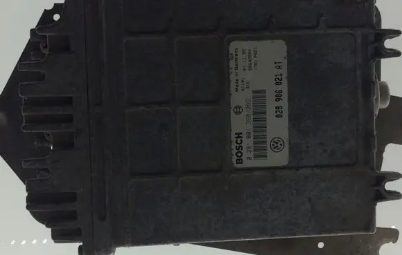Volkswagen PASSAT B4 Engine control unit/module 028906021AT 0281001368369