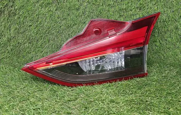 Tailgate rear/tail lights