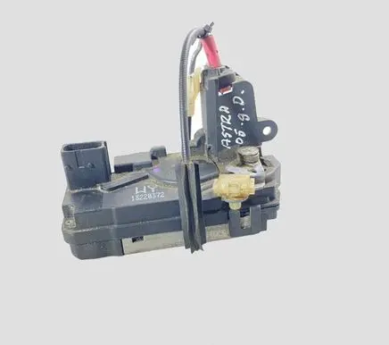 Opel Astra H Rear door lock 13220372