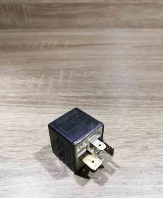 Audi A6 S6 C4 4A Other relay 443951253s 899556 217