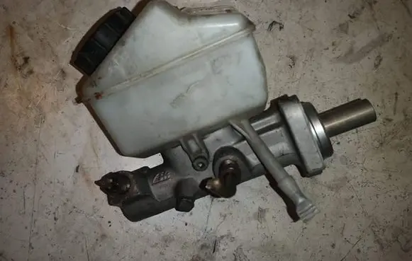 Volvo XC90 Master brake cylinder 8683272