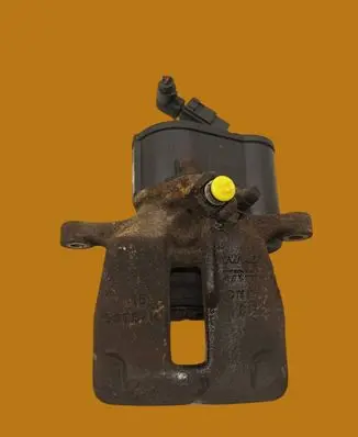 Volkswagen PASSAT B7 Front brake caliper 
