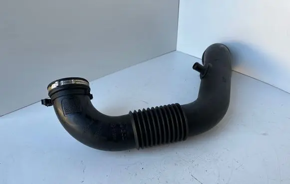Iveco Daily 6th gen Turbo air intake inlet pipe/hose 5801317099