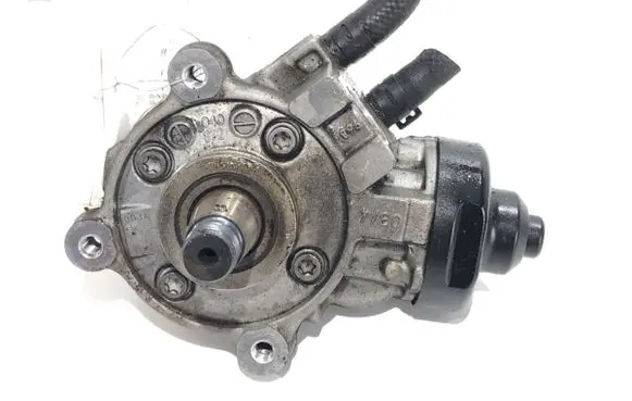 Skoda Octavia Mk3 (5E) Fuel injection high pressure pump 04L130755D