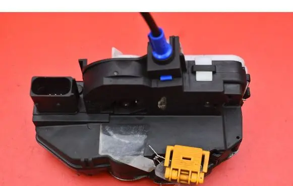 Opel Astra J Front door lock