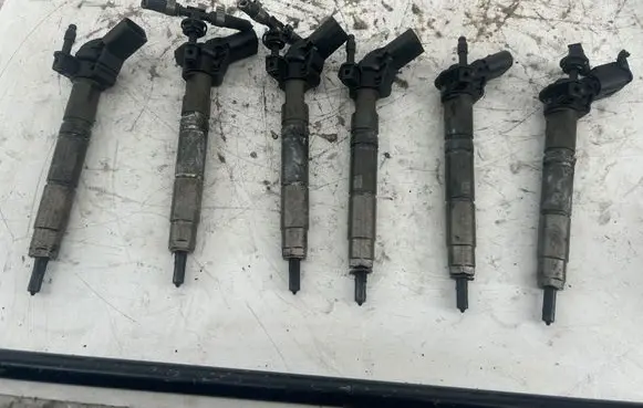 Mercedes-Benz R W251 Fuel injectors set 0445115076 A6420701987