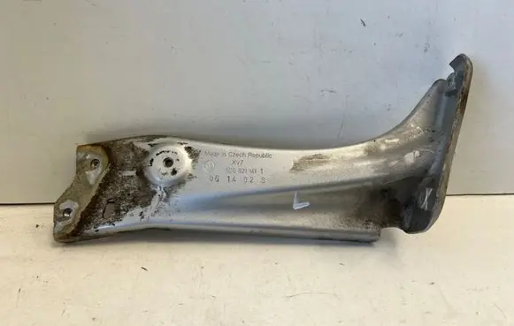Skoda Octavia Mk3 (5E) Fender mounting bracket 5E0821141