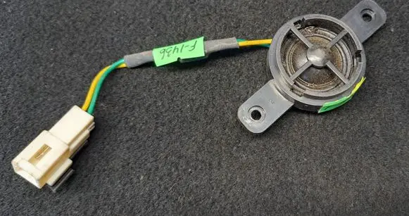Front door high frequency speaker