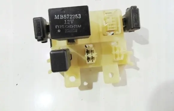 Mitsubishi L200 Relay mounting block 
