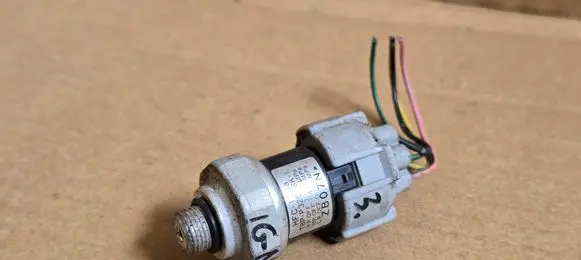 Suzuki Ignis Air conditioning (A/C) pressure sensor TBPP320QSK 9552678F00 HFCT34A