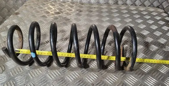 Toyota Land Cruiser (HDJ90) Rear coil spring