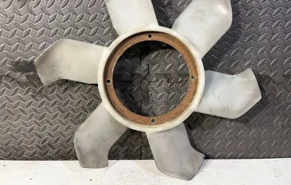 Mitsubishi Pajero Fan impeller MR298542