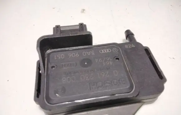 Volkswagen Golf III Ignition amplifier control unit 3A0906051 0261230008