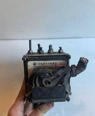 Volkswagen PASSAT B6 ABS Pump 3C0614109B