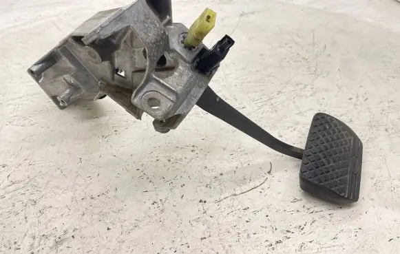 Audi A6 S6 C4 4A Brake pedal 4A1723115B