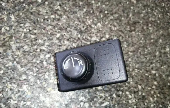 Nissan Primera Wing mirror switch