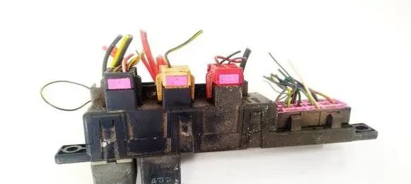 Volkswagen PASSAT B5 Fuse box set 8L0941822A