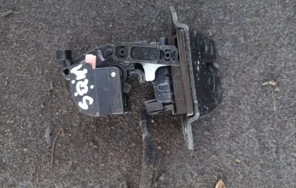 Hyundai Santa Fe Tailgate/trunk/boot lock/catch/latch 812302B000