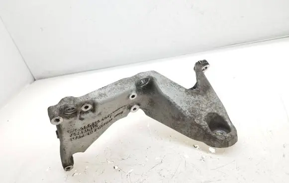 Engine mounting bracket