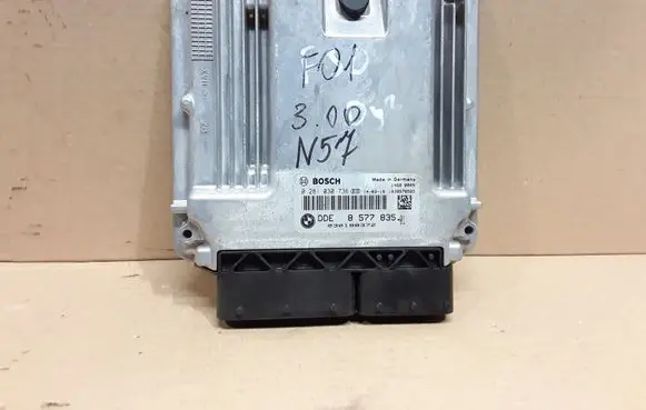 BMW 7 F01 F02 F03 F04 Engine control unit/module 8577835 0281030736