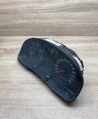 Volkswagen PASSAT B5 Speedometer (instrument cluster) 3B1919880G