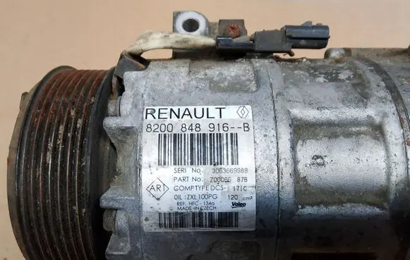 Renault Master II Air conditioning (A/C) compressor (pump) 926004EB0A