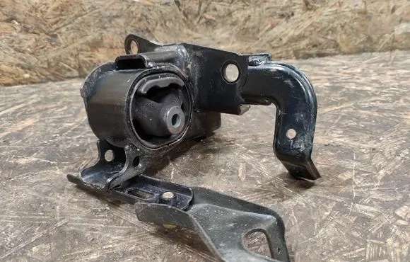 Toyota RAV 4 (XA20) Gearbox mount 1237228030