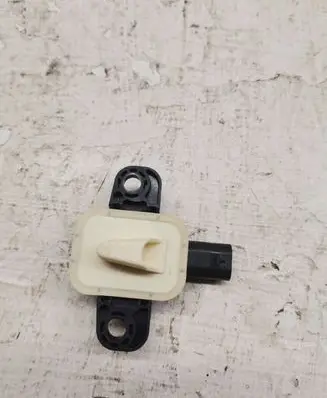 Mercedes-Benz GL X166 Airbag deployment crash/impact sensor A1668210351