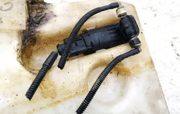 Volkswagen Golf Plus Windscreen/windshield washer pump 1t0955065