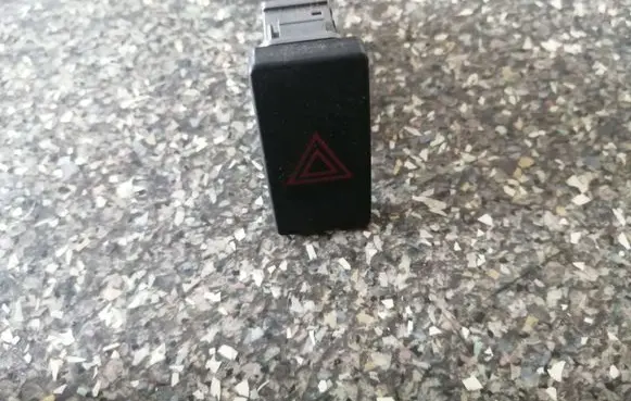 Toyota Avensis T270 Hazard light switch 15B279