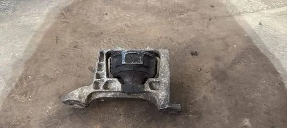 Volvo V50 Engine mount bracket 60672239 3M516F07247