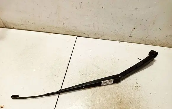 Front wiper blade arm