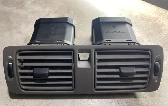 Volvo V50 Dash center air vent grill Y011450 140904C2