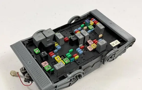 Cadillac Escalade Fuse box set 25905681 19210438 25815387