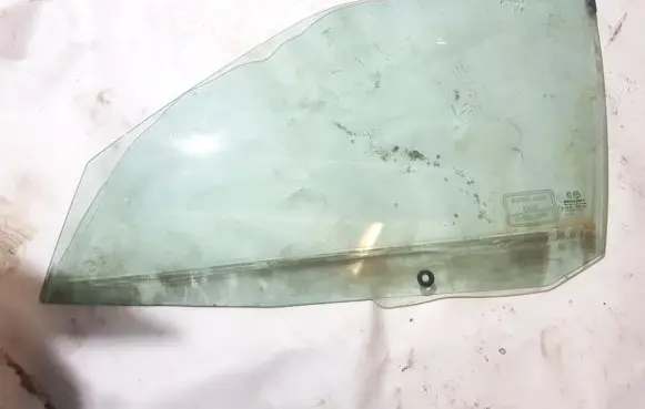 Peugeot 405 Front door window glass four-door