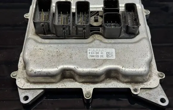 BMW 3 F30 F35 F31 Engine control unit/module ECU 0261S09481 8614949 170001528