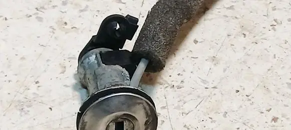 Mitsubishi Space Star Coupe door lock (next to the handle) 