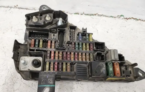 BMW 5 E60 E61 Fuse module 690658806 518811047